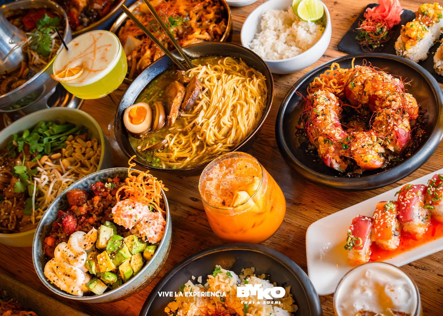 Mesa BYKO con ramen, sushi, poke y cócteles
